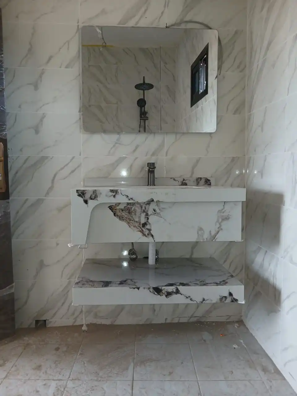 Vasque sur plan en marbre naturel — Finition luxe